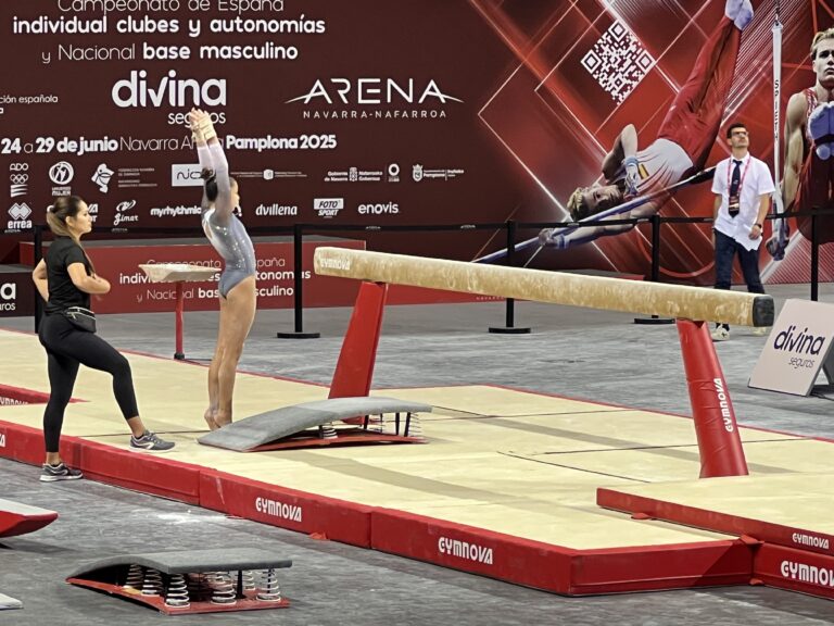 Lola en barra Pamplona 2025