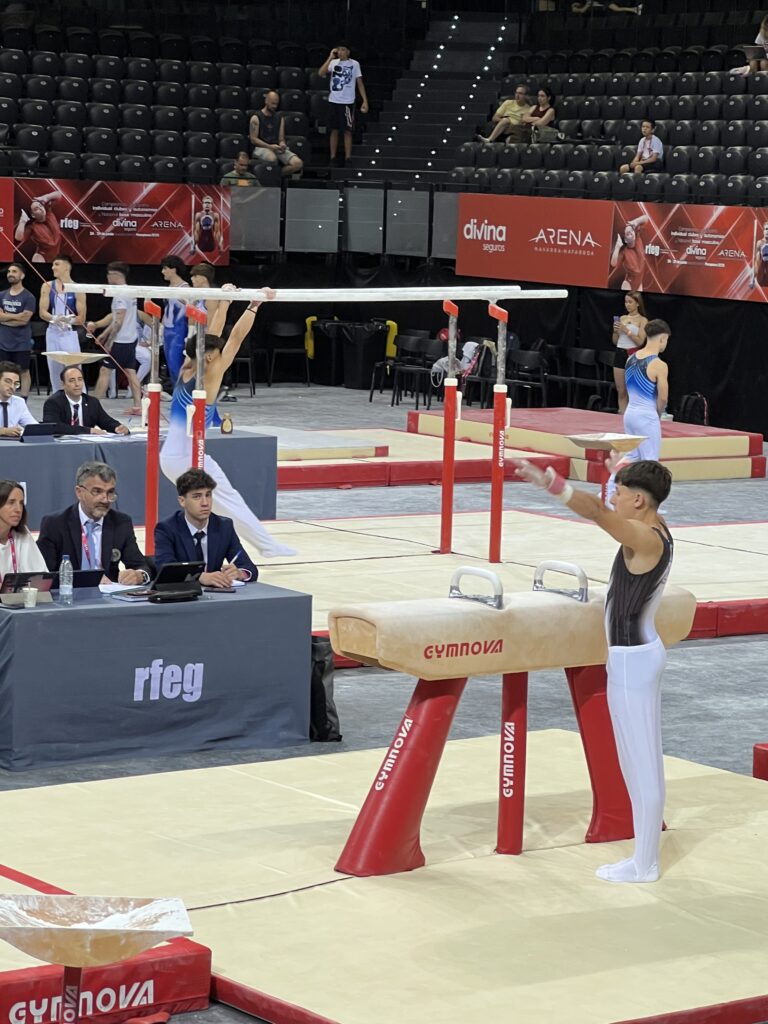 Adri potro con arcos Pamplona 2025